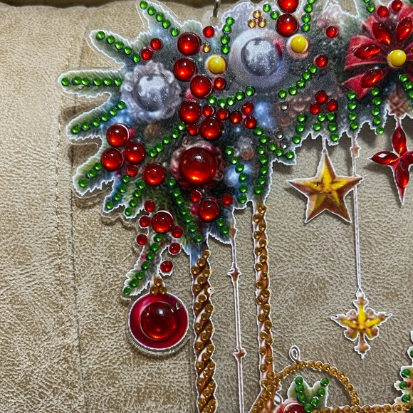 Festive Holiday  with Red and Green Accents. Christmas in the South - Picture 5 of 6